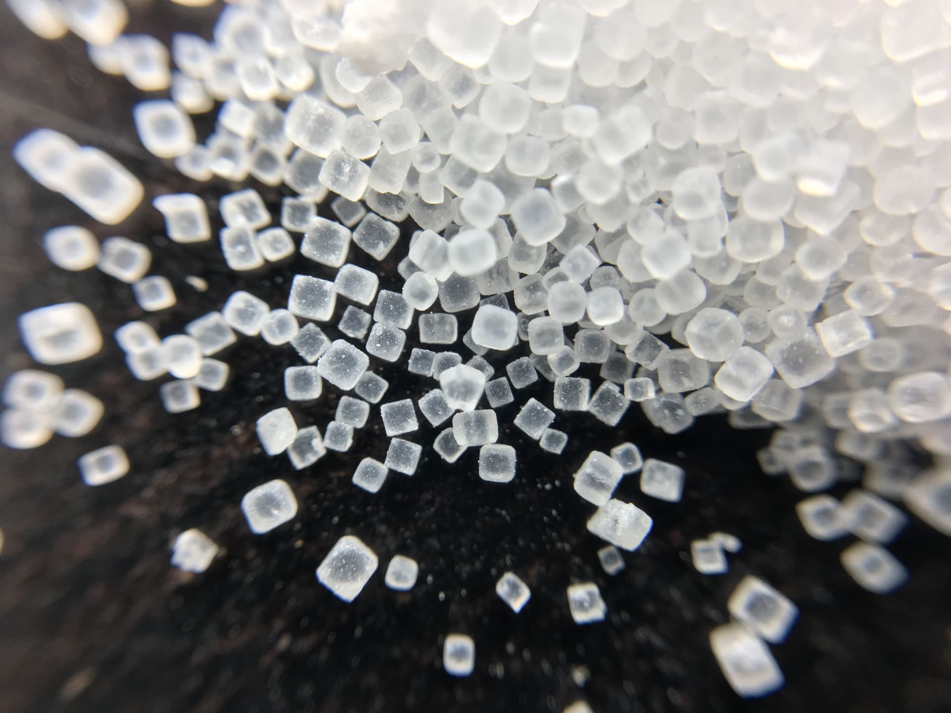 Iode sous forme de cristaux, utilisé en complément alimentaire. 
