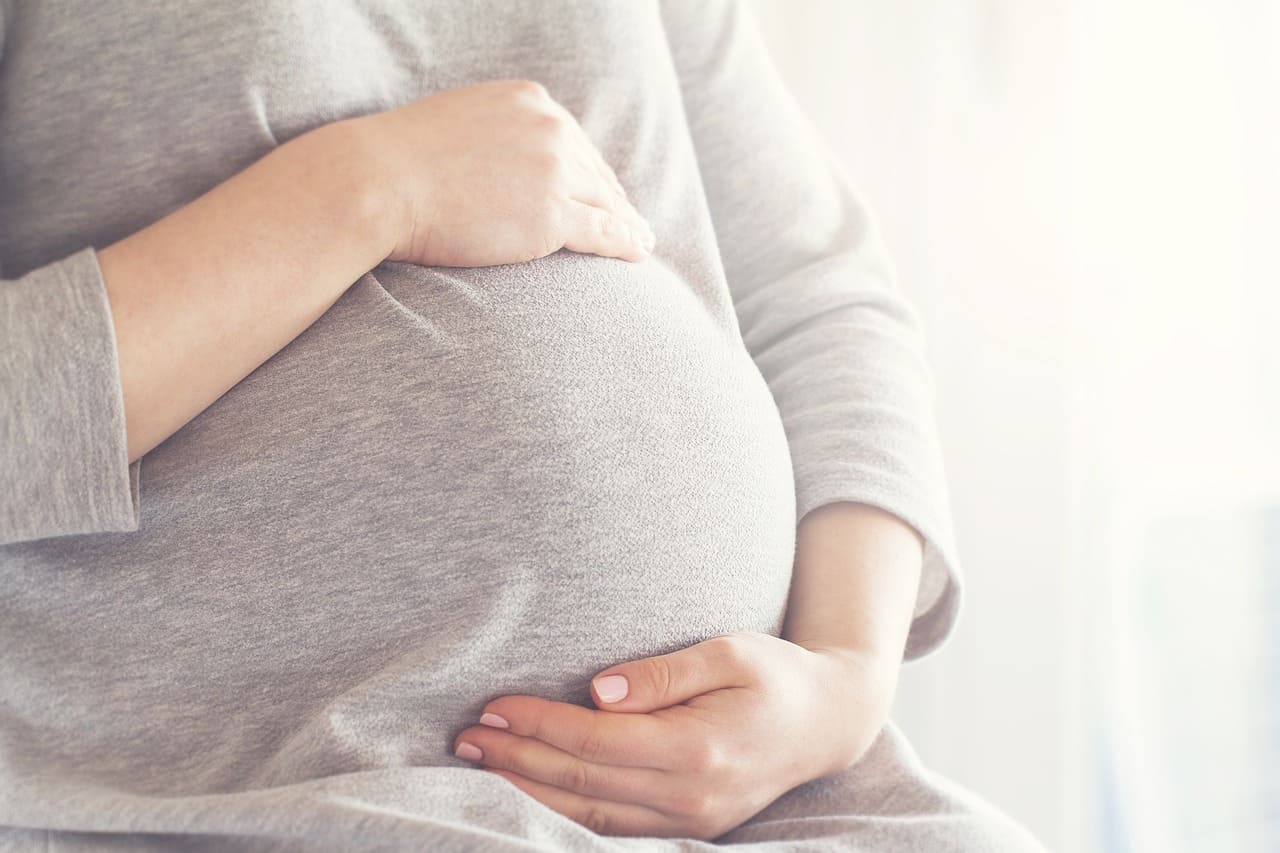 Femme enceinte : grossesse et alimentation riche en nutriments.