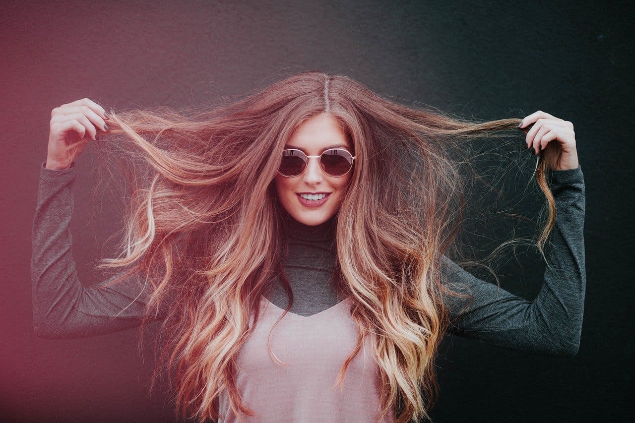 Femme avec des cheveux secs, quel masque maison faire ?