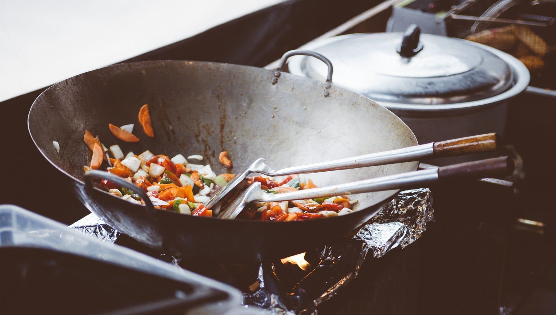 Wok : un des différents types de cuisson saine des aliments.